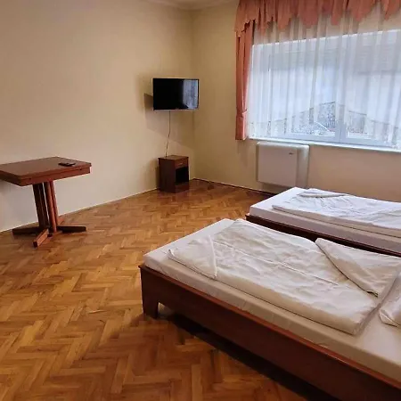Aranypatko Panzio Győrújbarát