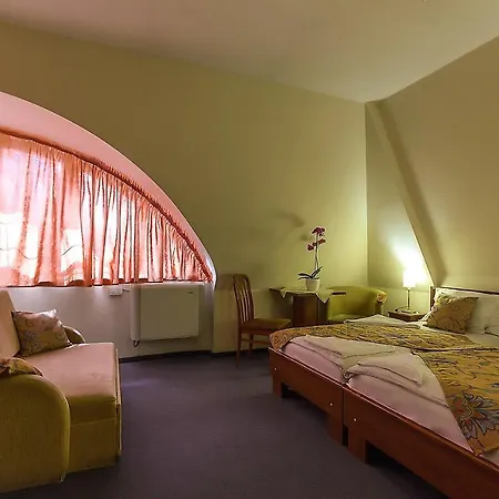Aranypatko Panzio 3* Győrújbarát